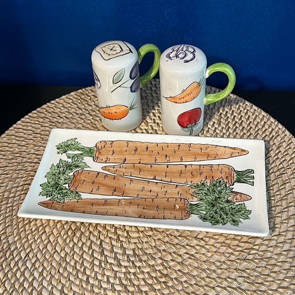 Vintage Ceramic Italian Garden Vegetable Salt & Pepper Shaker & Spoon Rest